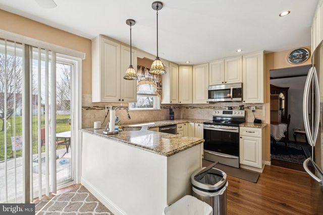 1751 BRISTOL OXFORD VALLEY RD, Levittown, PA 19057