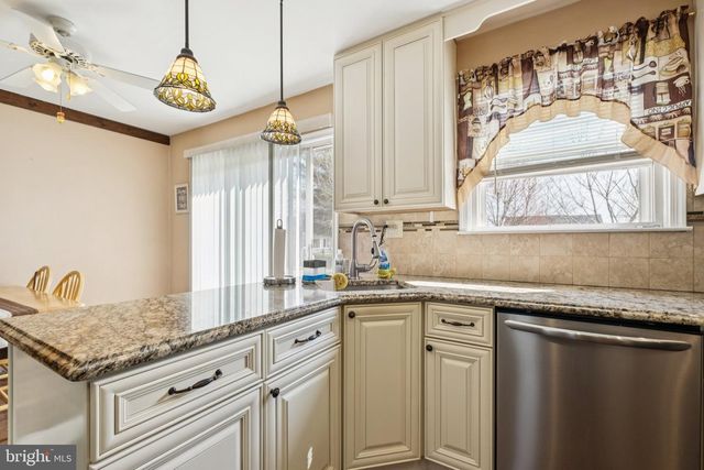 1751 BRISTOL OXFORD VALLEY RD, Levittown, PA 19057