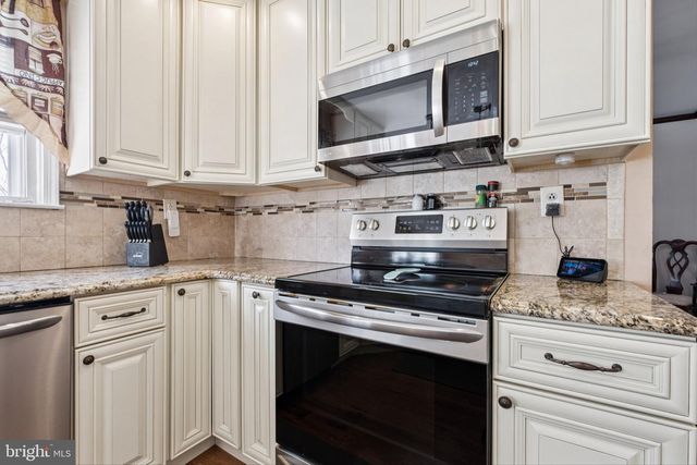 1751 BRISTOL OXFORD VALLEY RD, Levittown, PA 19057