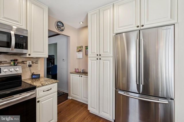 1751 BRISTOL OXFORD VALLEY RD, Levittown, PA 19057