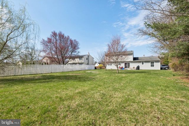 1751 BRISTOL OXFORD VALLEY RD, Levittown, PA 19057