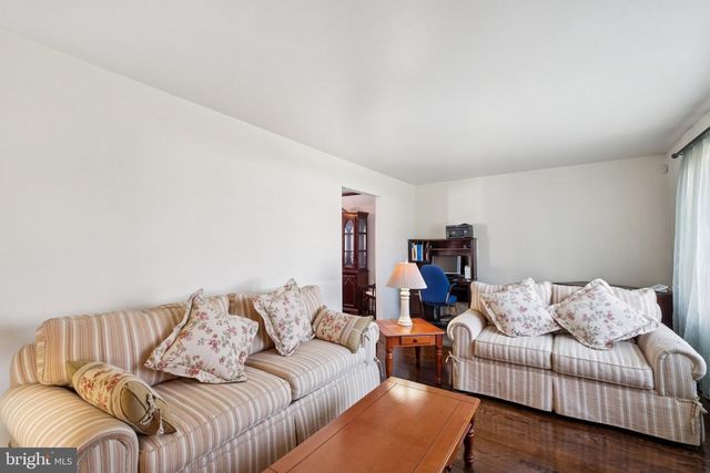 1751 BRISTOL OXFORD VALLEY RD, Levittown, PA 19057