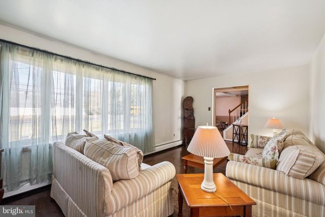 1751 BRISTOL OXFORD VALLEY RD, Levittown, PA 19057