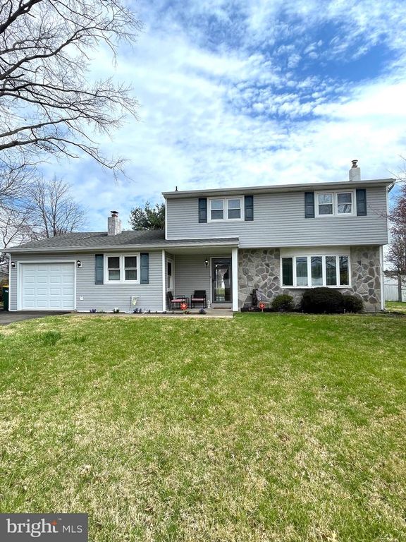 1751 BRISTOL OXFORD VALLEY RD, Levittown, PA 19057