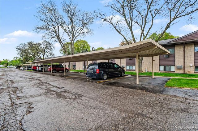 995 N Cass Lake Road 144, Waterford, MI 48328
