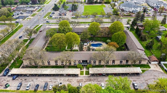 995 N Cass Lake Road 144, Waterford, MI 48328
