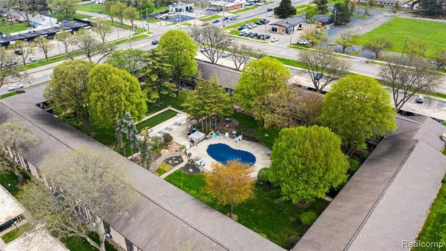 995 N Cass Lake Road 144, Waterford, MI 48328