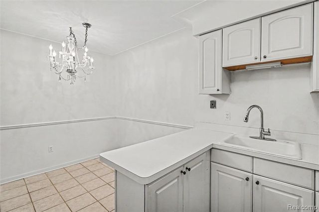 995 N Cass Lake Road 144, Waterford, MI 48328