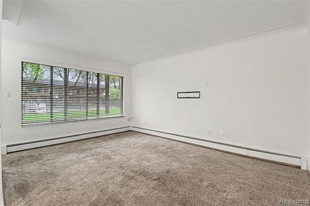 995 N Cass Lake Road 144, Waterford, MI 48328