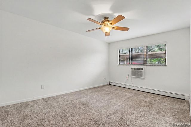995 N Cass Lake Road 144, Waterford, MI 48328