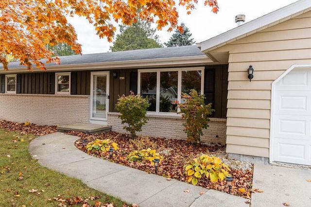 4412 Just COURT, Manitowoc, WI 54220