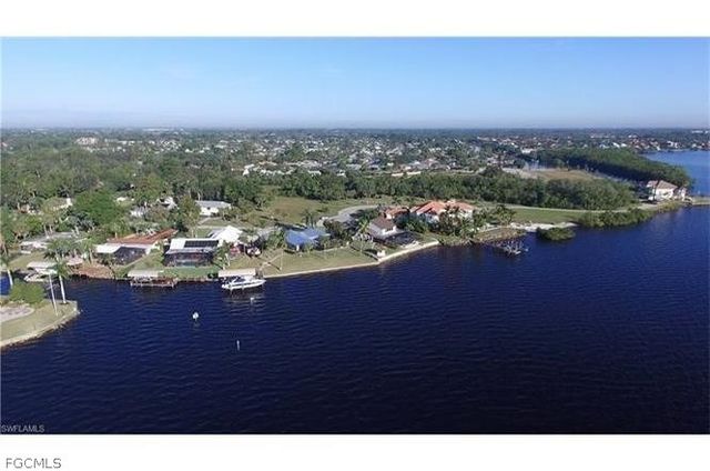 6 Fountain View BLVD, North Fort Myers, FL 33903