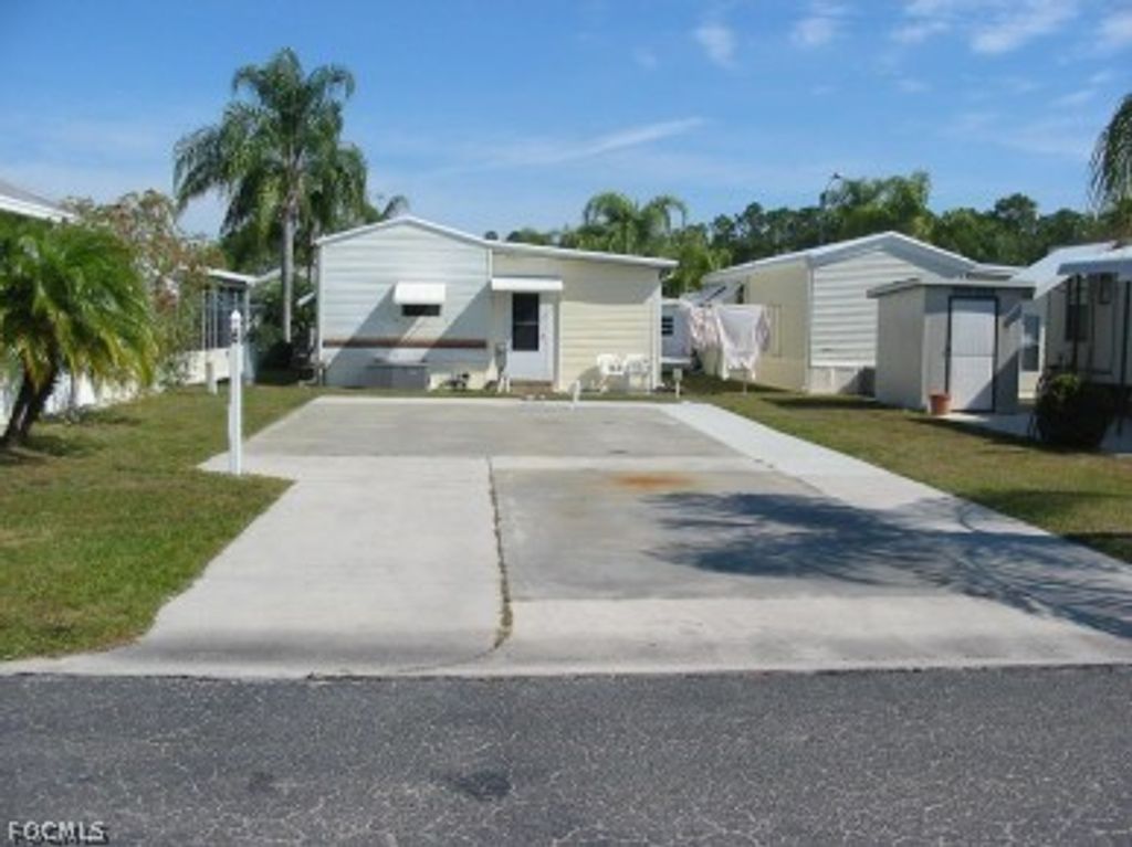 6 Fountain View BLVD, North Fort Myers, FL 33903