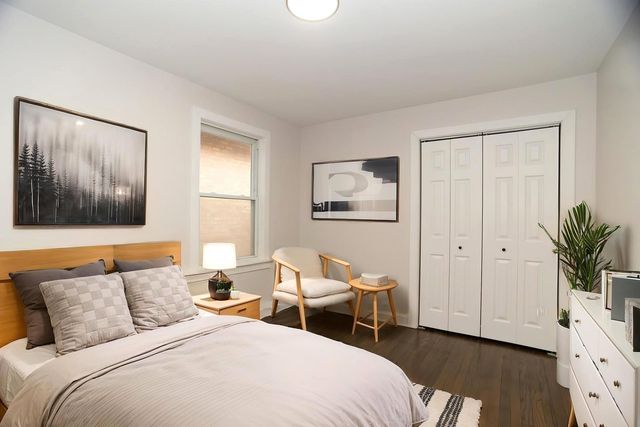 5529 W CORNELIA Avenue, Chicago, IL 60641