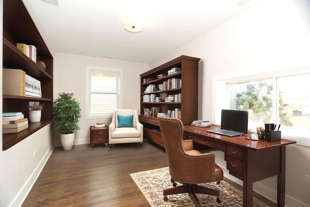 5529 W CORNELIA Avenue, Chicago, IL 60641