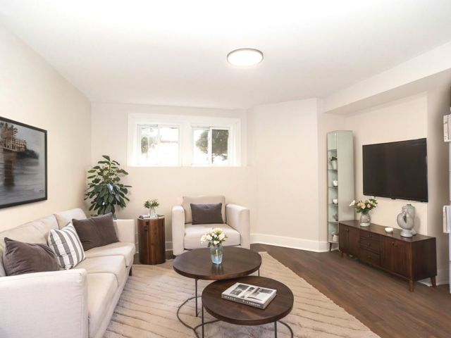 5529 W CORNELIA Avenue, Chicago, IL 60641