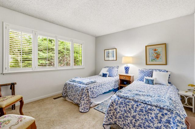 8 Country Club Gate, Pacific Grove, CA 93950
