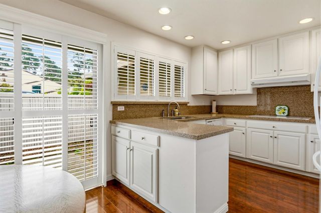 8 Country Club Gate, Pacific Grove, CA 93950