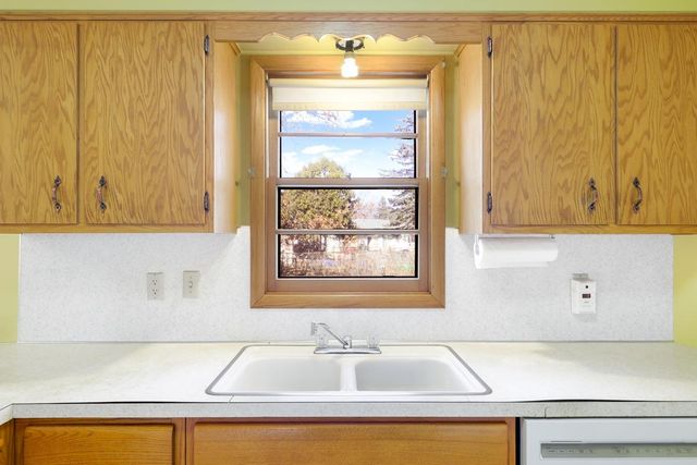 624 109th Lane NE, Blaine, MN 55434