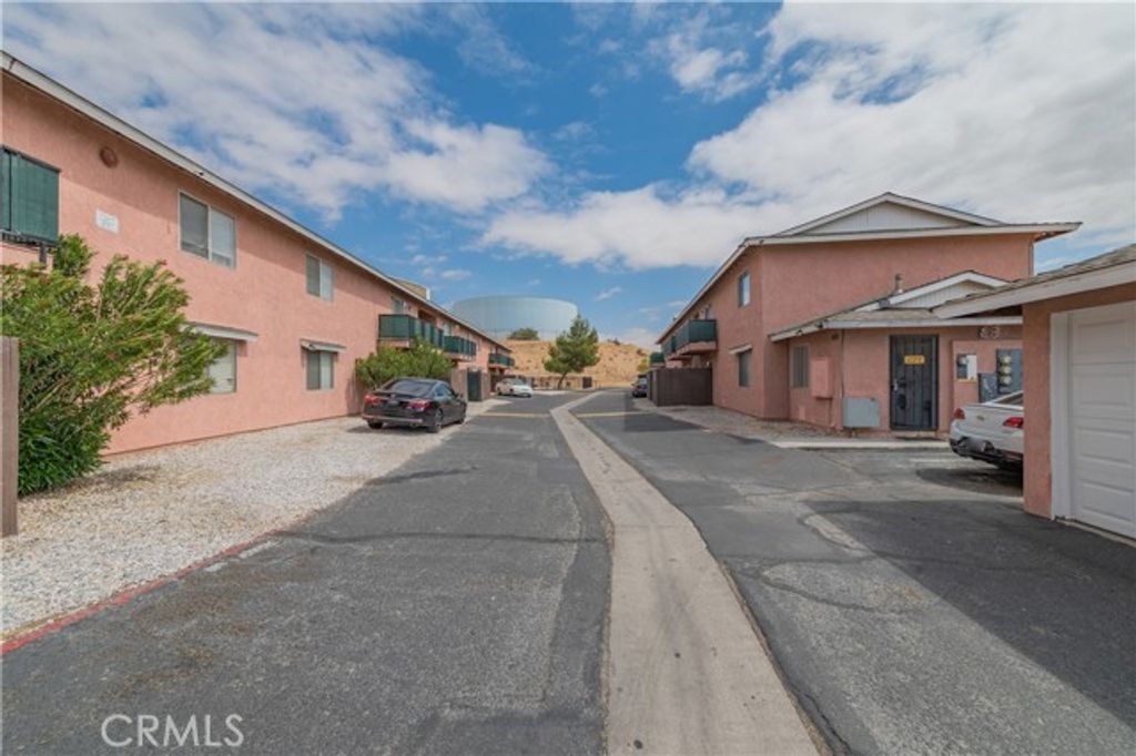 16518 Avalon Avenue, Victorville, CA 92395