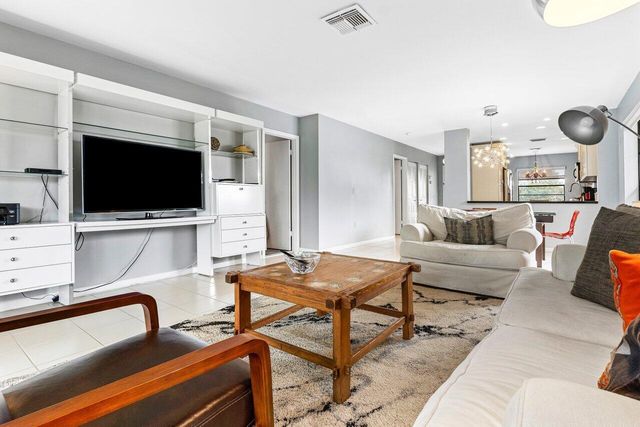 20 Southport Lane B, Boynton Beach, FL 33436