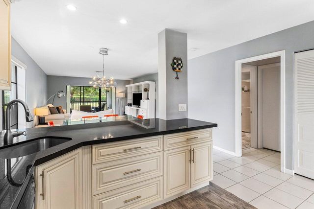 20 Southport Lane B, Boynton Beach, FL 33436