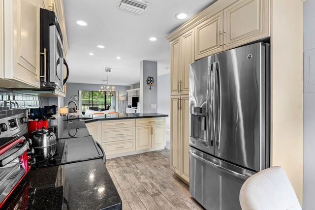 20 Southport Lane B, Boynton Beach, FL 33436