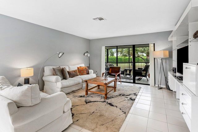 20 Southport Lane B, Boynton Beach, FL 33436