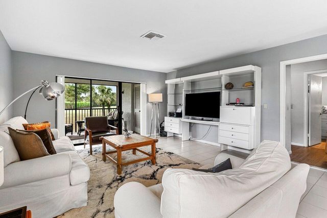 20 Southport Lane B, Boynton Beach, FL 33436