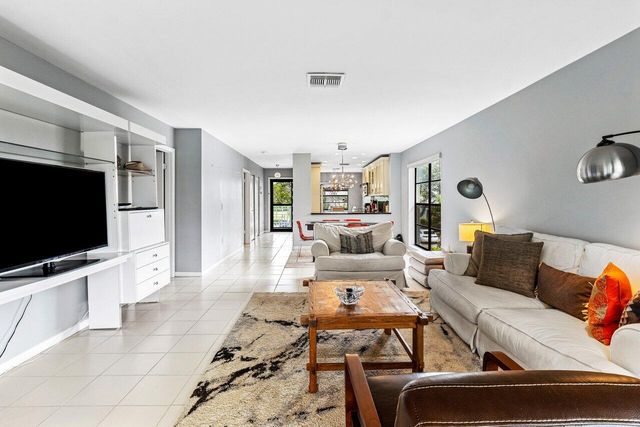 20 Southport Lane B, Boynton Beach, FL 33436