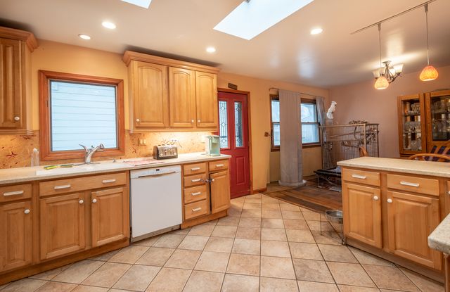 1411 S Robert Drive, Mount Prospect, IL 60056