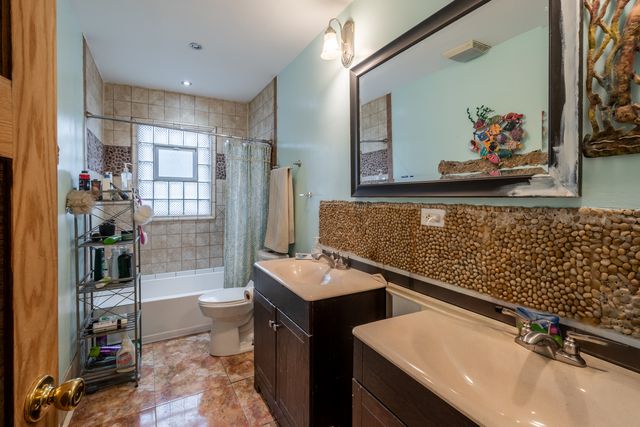 1411 S Robert Drive, Mount Prospect, IL 60056