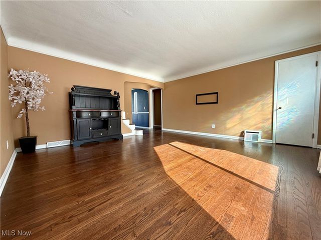 11011 Wallingford Avenue, Garfield Heights, OH 44125