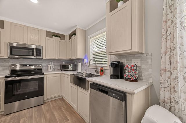 9910 Oak Leaf Street, Baytown, TX 77521