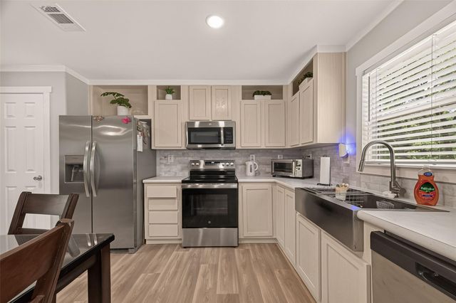 9910 Oak Leaf Street, Baytown, TX 77521