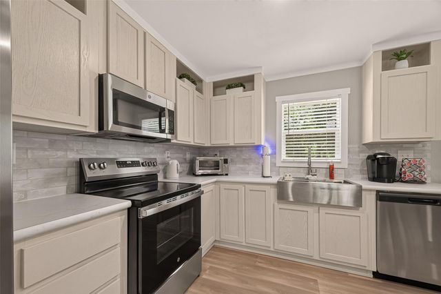 9910 Oak Leaf Street, Baytown, TX 77521