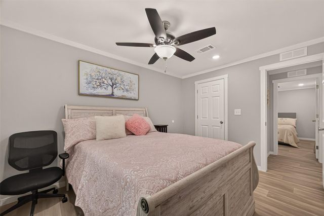 9910 Oak Leaf Street, Baytown, TX 77521