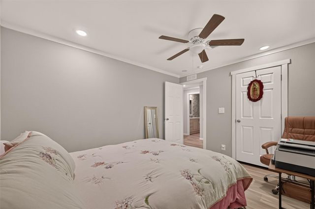 9910 Oak Leaf Street, Baytown, TX 77521