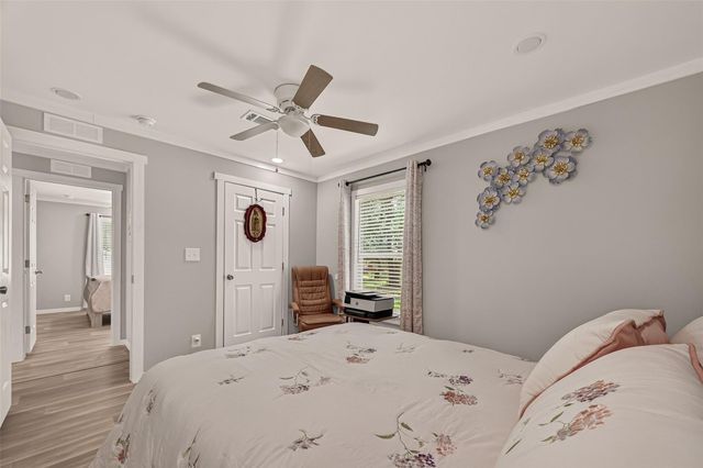 9910 Oak Leaf Street, Baytown, TX 77521