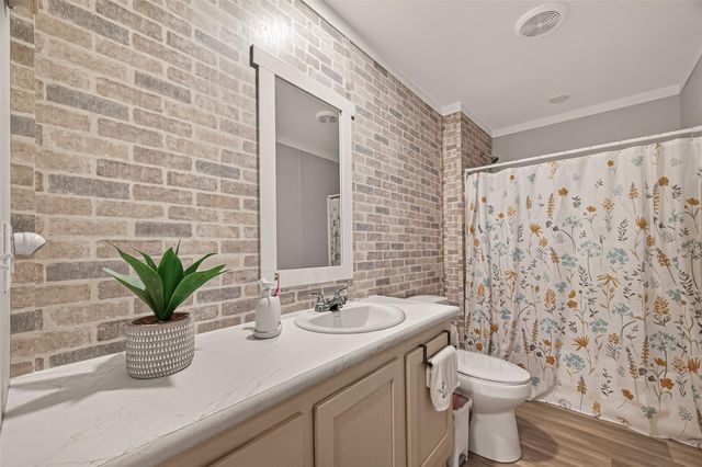 9910 Oak Leaf Street, Baytown, TX 77521