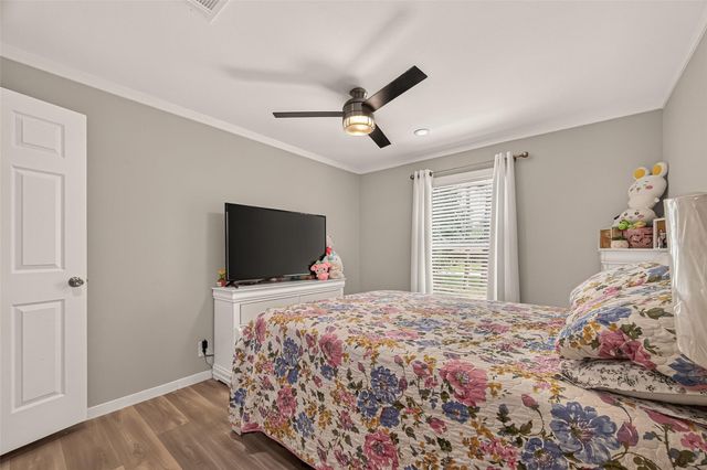 9910 Oak Leaf Street, Baytown, TX 77521