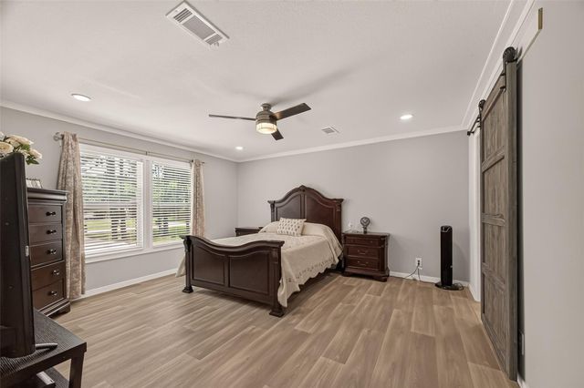 9910 Oak Leaf Street, Baytown, TX 77521
