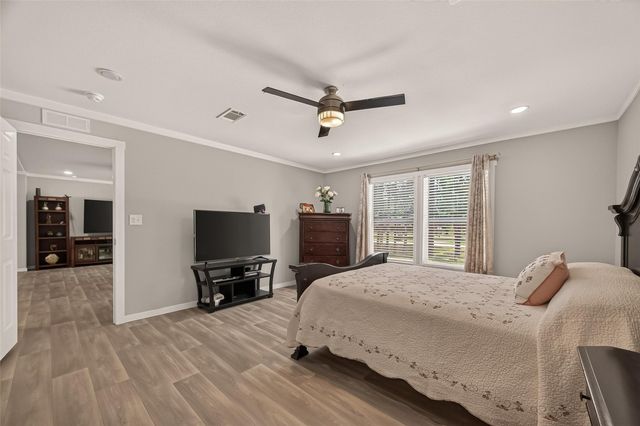 9910 Oak Leaf Street, Baytown, TX 77521