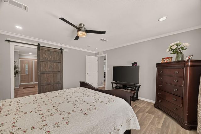 9910 Oak Leaf Street, Baytown, TX 77521