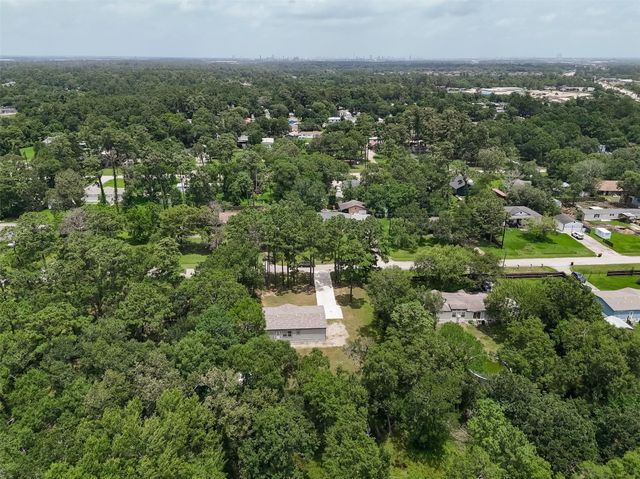 9910 Oak Leaf Street, Baytown, TX 77521