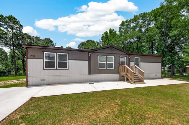 9910 Oak Leaf Street, Baytown, TX 77521