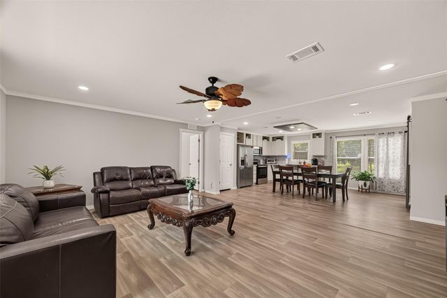 9910 Oak Leaf Street, Baytown, TX 77521