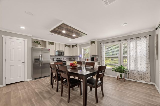 9910 Oak Leaf Street, Baytown, TX 77521