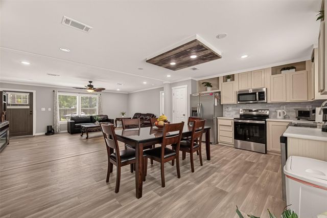 9910 Oak Leaf Street, Baytown, TX 77521