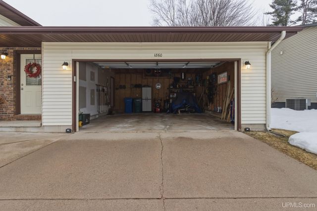 1860 Heikkala Drive, Marquette, MI 49855